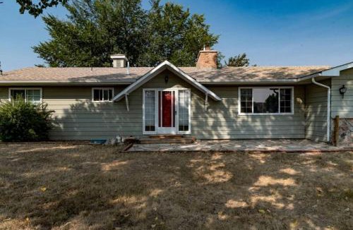 Lander House | Spacious Dual-Home Mountain Escape with Hot Tub and Creek Views Near Trails in Lander, Wyoming