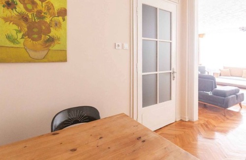Kabatas House | Spacious Duplex/ 8R/6BR/4Bath (up to 22 ppl!)