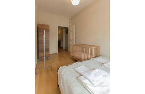 Kabatas House | Spacious Duplex/ 8R/6BR/4Bath (up to 22 ppl!)
