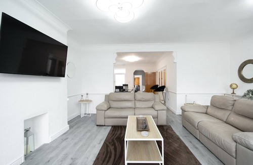 Thornton-Cleveleys House | Spacious Duplex Apartment - Perfectly Situated in the Heart