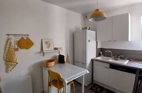 Seyne Apartment | Spacious duplex apartment that stays cool, with mountain views & close to shops
