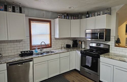Des Moines House | Spacious Duplex by Fairgrounds & Downtown/Fire Pit