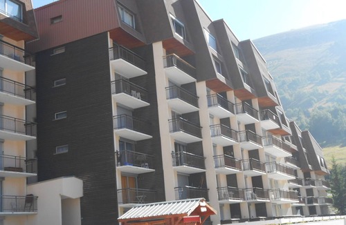 Mont-de-Lans Apartment | Spacious duplex at the foot of the slopes, private parking