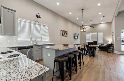 Five Points House | Spacious Duplex in Tobin Hill