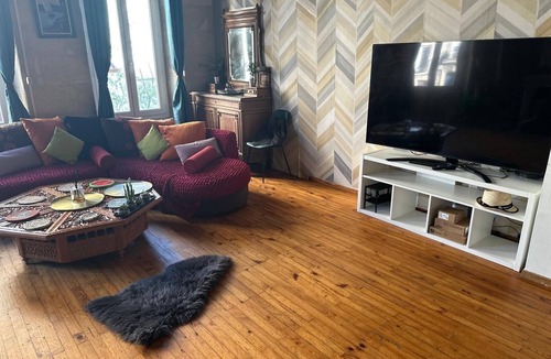 Capucins - Victoire Apartment | 🏡Spacious Duplex near Saint jean train station.🏡