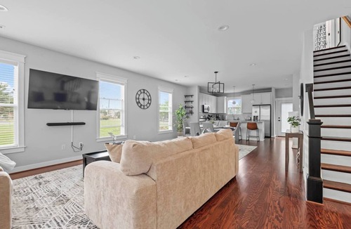 City Center House | Spacious Duplex, Near VCU, 5 Free Parking, Fenced