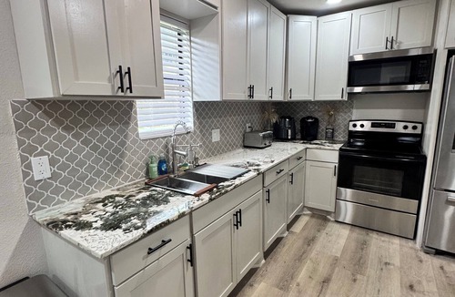 South Central Houston House | Spacious Duplex Retreat in the Heart of the City – Perfect for Families/Groups!