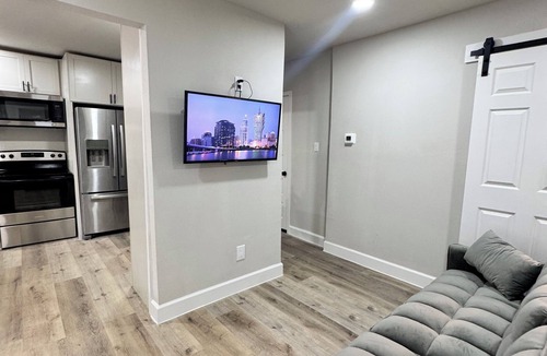 South Central Houston House | Spacious Duplex Retreat in the Heart of the City – Perfect for Families/Groups!