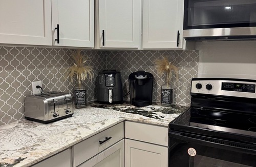 South Central Houston House | Spacious Duplex Retreat in the Heart of the City – Perfect for Families/Groups!