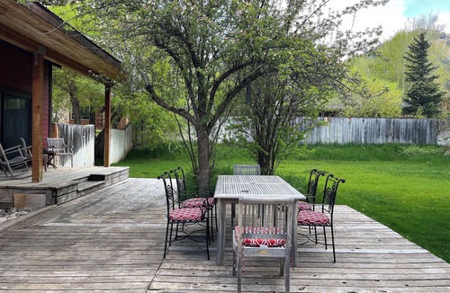 Jackson House | Spacious E. Jackson home with "Hike-In Hike-Out" access to Cache Creek Trails!