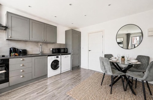Ealing Apartment | Spacious Ealing Broadway 1Bed Flat - Terrace & Near Tube