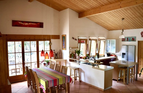 Labeil House | Spacious eco-friendly house of 180m2 for 10 people on the edge of a river