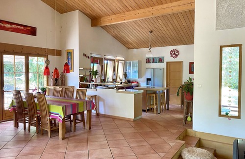 Labeil House | Spacious eco-friendly house of 180m2 for 10 people on the edge of a river