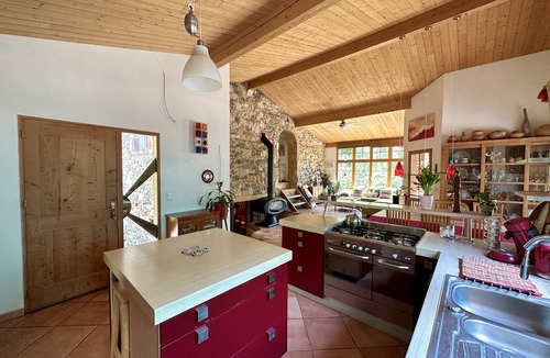 Labeil House | Spacious eco-friendly house of 180m2 for 10 people on the edge of a river