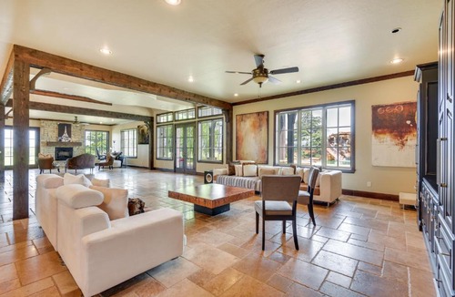 Edmond Apartment | Spacious Edmond Vacation Rental w/Hot Tub!