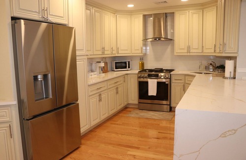 Uniondale Apartment | Spacious & Elegant 2 bedroom apartment in the heart of Uniondale