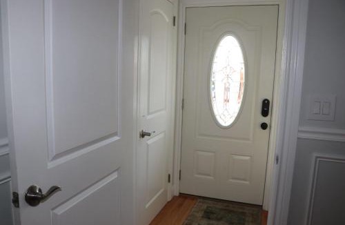 Uniondale Apartment | Spacious & Elegant 2 bedroom apartment in the heart of Uniondale
