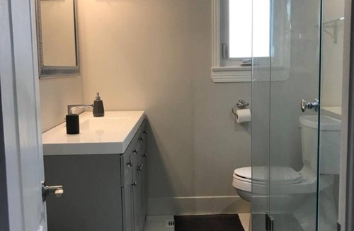 The Queensway House | Spacious, elegant, 2BR newly renovated close to DT
