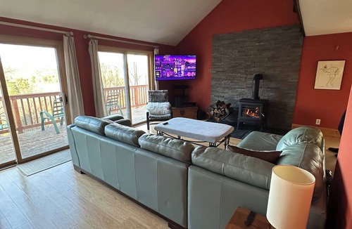 Monroe Bridge House | Spacious/Elegant 3 level house on Spruce Lake- swim or fish, short drive to Mt.