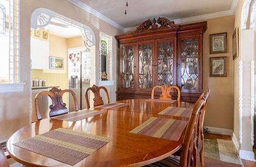 Northampton House | Spacious & Elegant 4 Bedroom Pet-Friendly Townhome – Sleeps 10