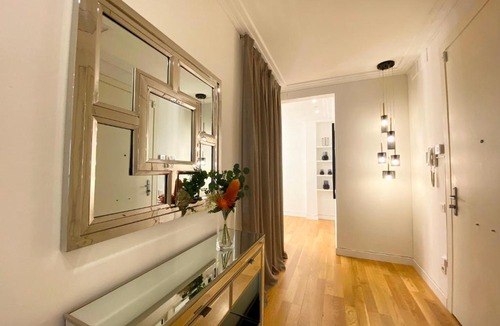 Sant Gervasi Apartment | Spacious Elegant on Avenue Diagonal By MyRentalHost