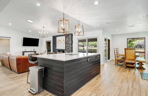 Horseshoe Bay House | Spacious & elegant haven with huge yard, updated interior, AC, & fast WiFi