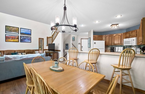 North Creek House | Spacious end unit townhome w/gas fireplace, deck & grill- minutes to ski lifts