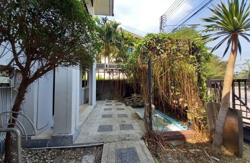 Bang Prok House | Spacious Entire House with shared Fitness Room and Shared Indoor Pool in club