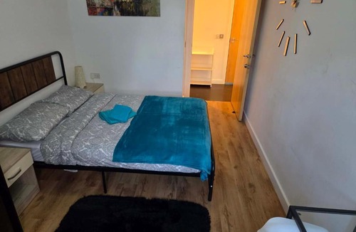 Beddington South Apartment | Spacious Entire 2 Bedroom Apartment Near Croydon London
