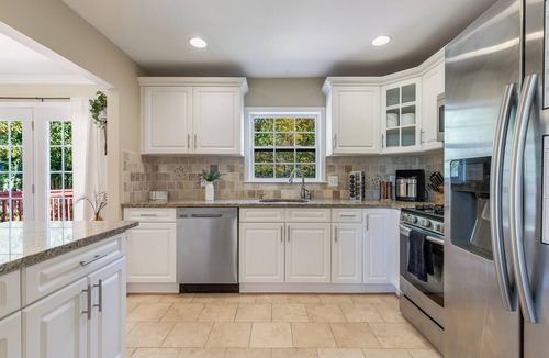 Lanham House | Spacious Entire Home in delightful Lanham, close to Washington DC