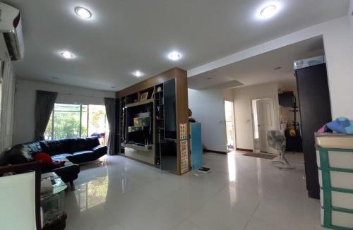 Bang Prok House | Spacious Entire House with shared Fitness Room and Shared Indoor Pool in club