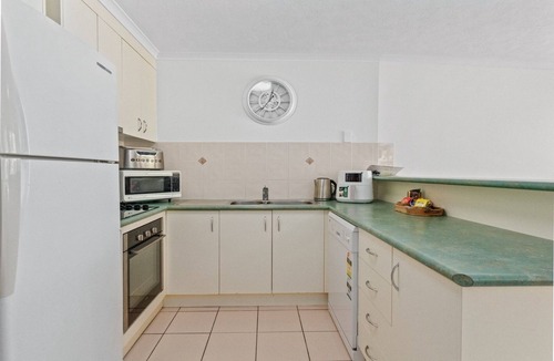 Torquay Apartment | Spacious Esplanade Apartment with Rooftop Access