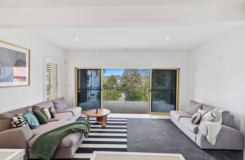 Speers Point House | Spacious Executive Home with Lake Views