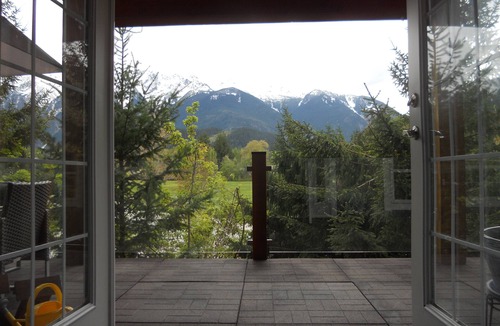 Pemberton House | Spacious executive Home with Mountain Views 3500 Sq Ft 5 min walk to town