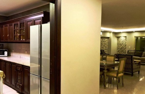 Al Duqqi Apartment | Spacious Executive Luxury Apartment with Balcony
