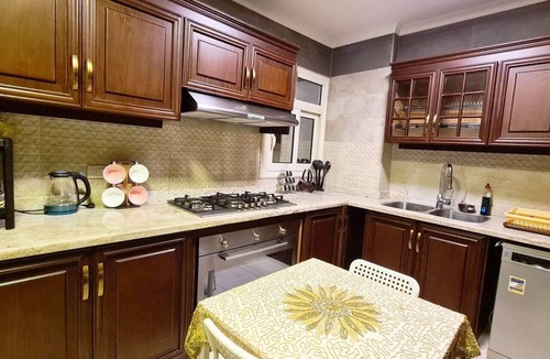 Al Duqqi Apartment | Spacious Executive Luxury Apartment with Balcony
