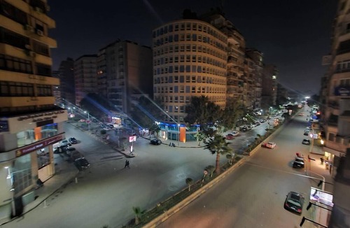 Al Duqqi Apartment | Spacious Executive Luxury Apartment with Balcony