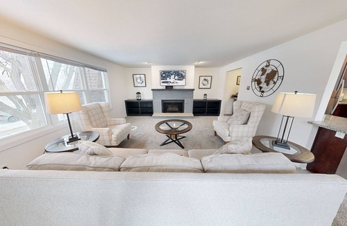 De Pere Apartment | Spacious Executive Serviced Apartment
