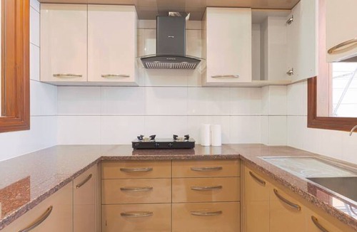 Sushant Lok Apartment | Spacious executive suite with bathtub balcony