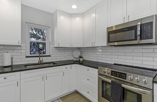 Largo House | Spacious,Family Friendly 4BR Home, Enclosed Pool, Minutes 2 Beach!