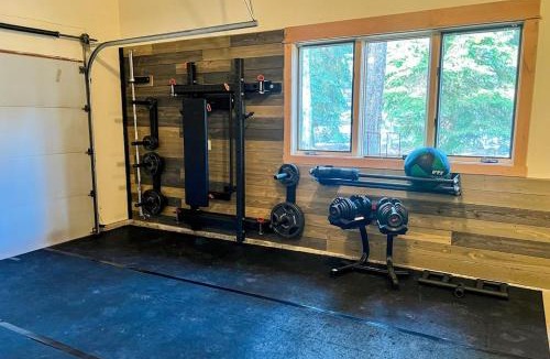 Sunriver House | Spacious family friendly home gym in garage W&D WIFI - SHARC resort amenities