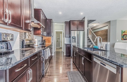 Auburn Bay House | Spacious Family Getaway for 10 with Hot Tub, Lake, Gazebo, King Master