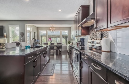 Auburn Bay House | Spacious Family Getaway for 10 with Hot Tub, Lake, Gazebo, King Master