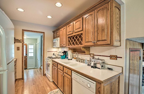 Glenwood House | Spacious Family Glenwood Estates Home w/Hot Tub!