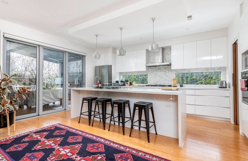 Wright House | Spacious Family Home Near Mt. Stromlo