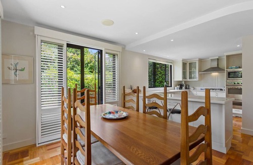 Auckland House | Spacious Family Home with Garden Courtyard