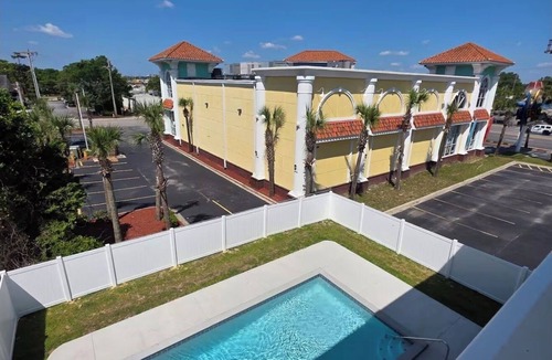 Atlantic Beach House | Spacious Family Retreat 5BR 5.5 Bath, Pool & Game Room in Atlantic Beach
