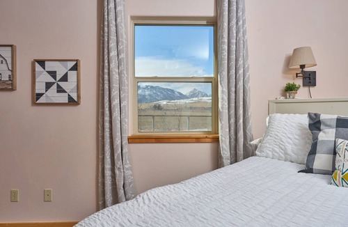 Joseph House | Spacious Farm House with Stunning Mountain Views