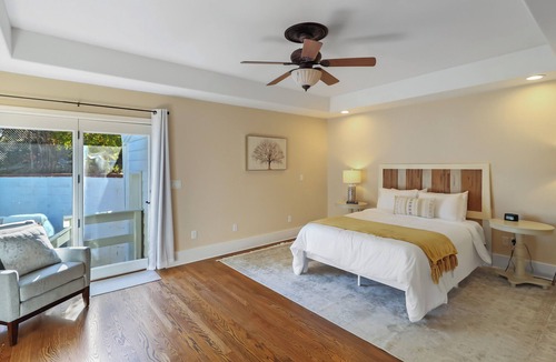 Redding House | Spacious Farmhouse/hot tub/game room/Mt. views/fire pit/fishing ponds