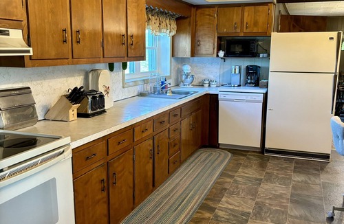 Dornsife House | Spacious farmhouse on working PA family farm. Close to AOAA park and Knoebels!